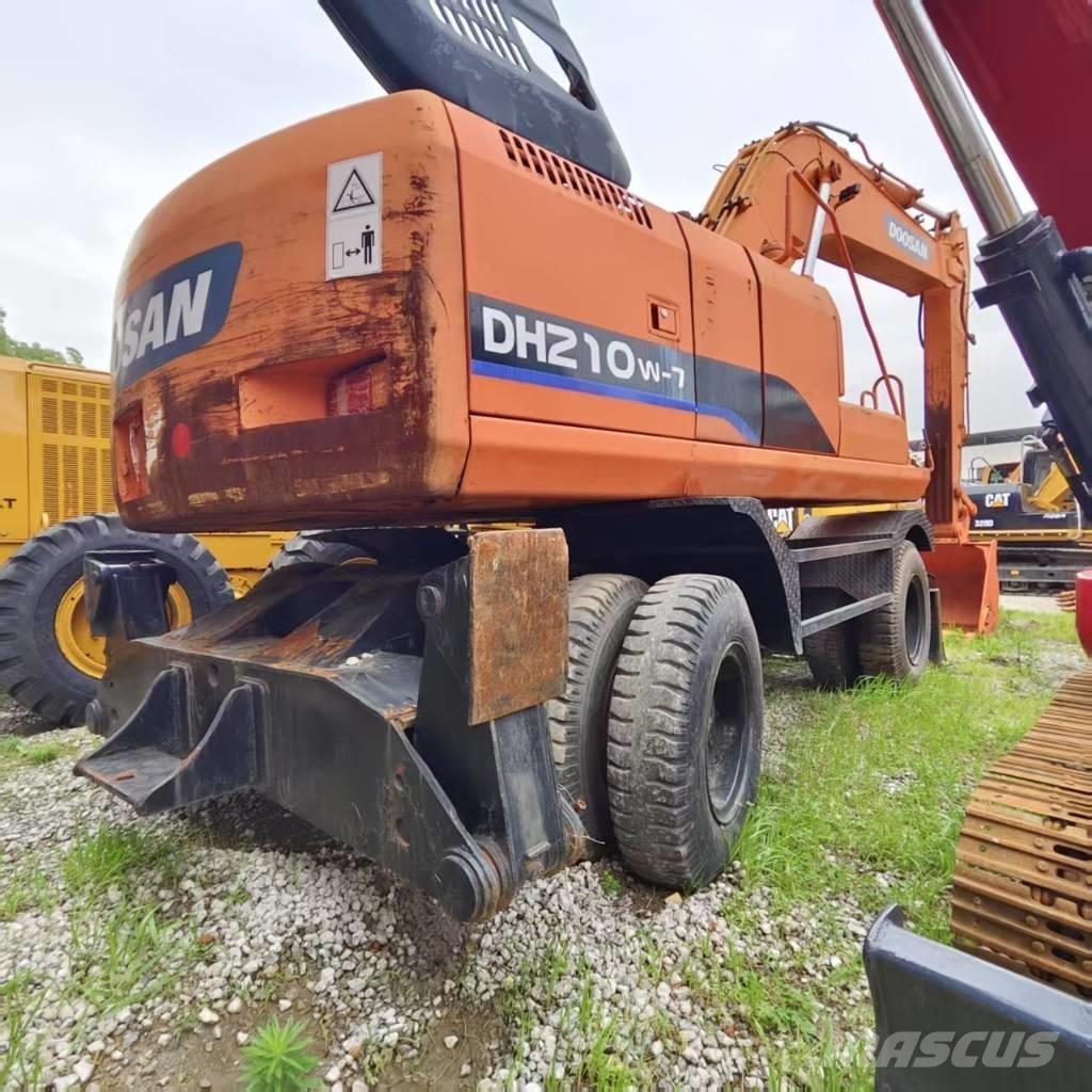 Doosan DH 210 W-7 Escavatori gommati