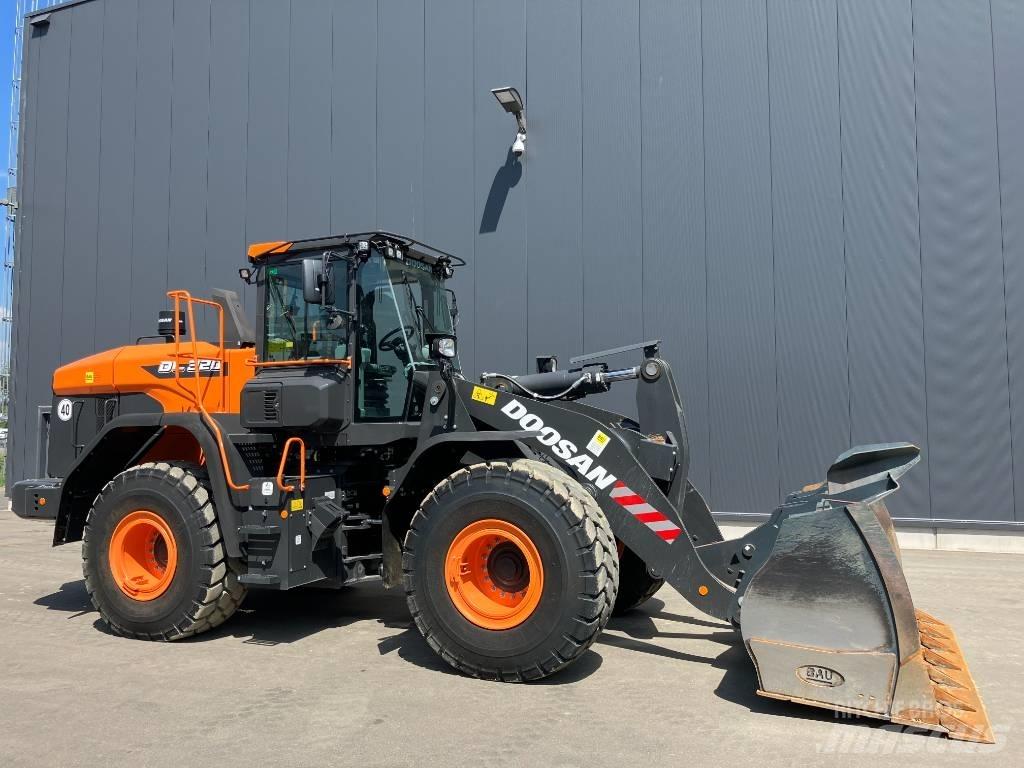 Doosan DL 320-7 Pale gommate