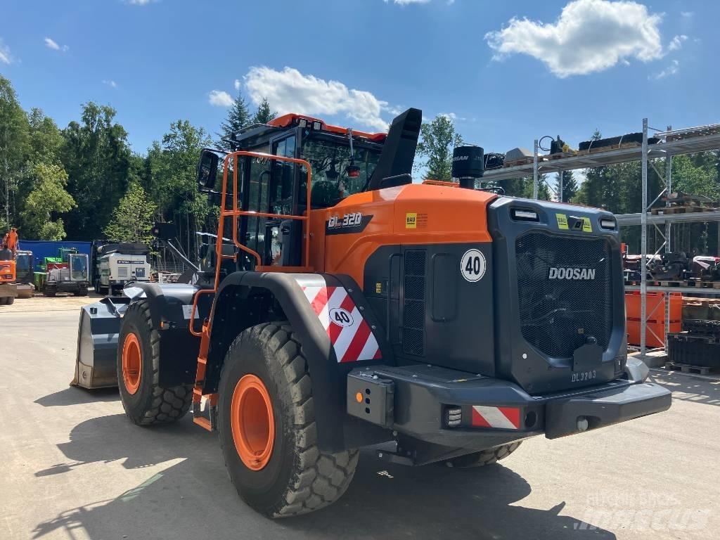 Doosan DL 320-7 Pale gommate
