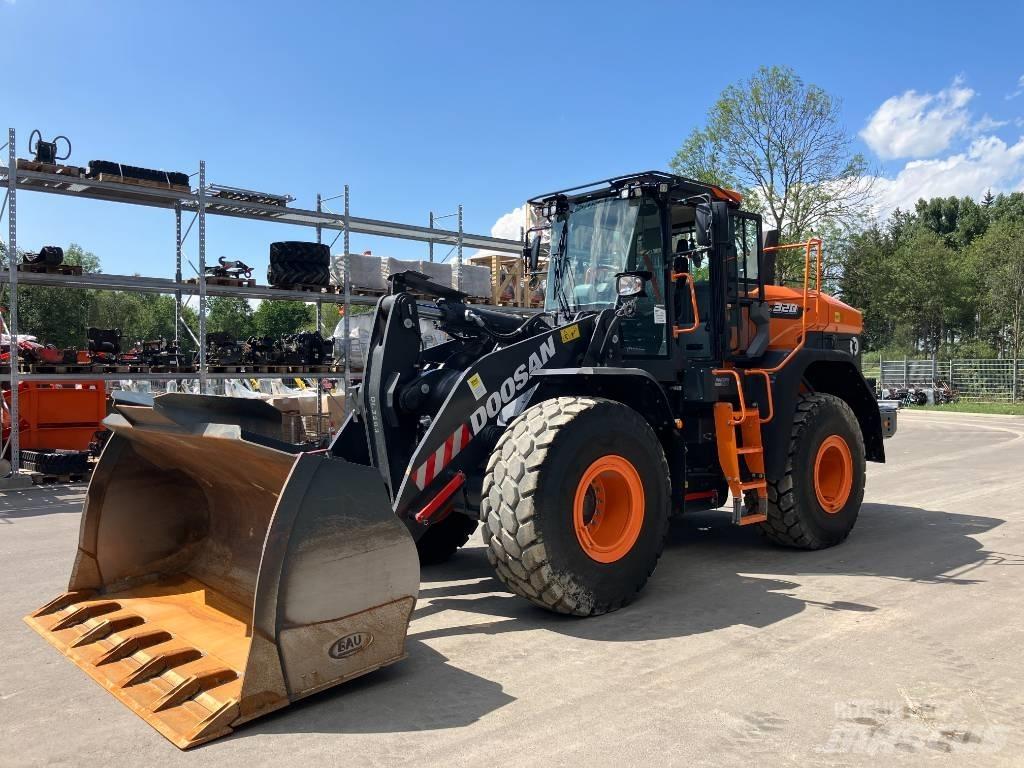 Doosan DL 320-7 Pale gommate