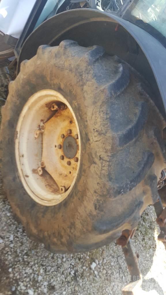  Pneus 420/70R24 Pneumatici, ruote e cerchioni