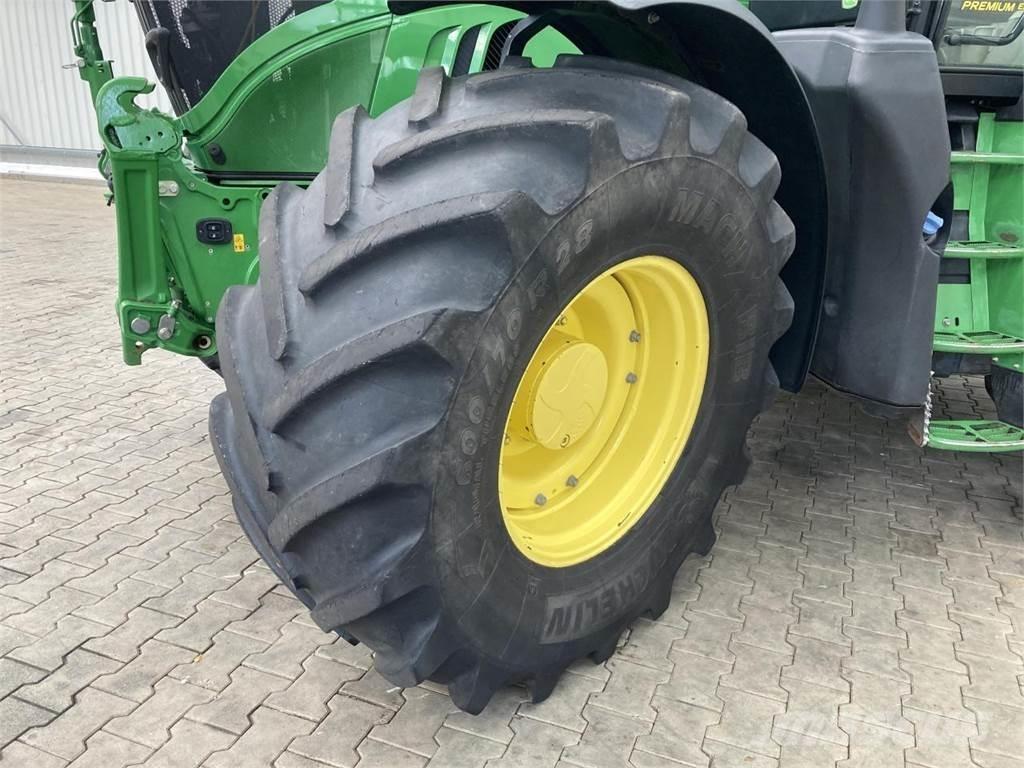 John Deere 6215R Trattori