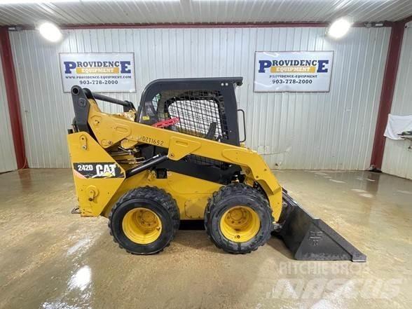 CAT 242D Mini Pale Gommate