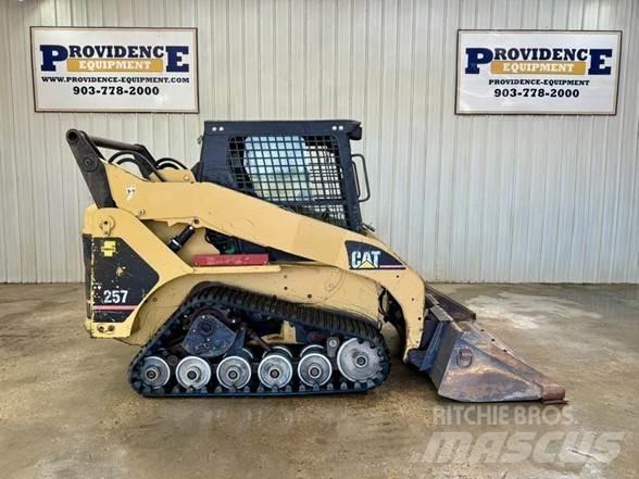 CAT 257 Mini Pale Gommate