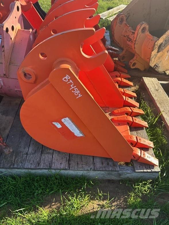 Kubota BT4584 Mini Pale Gommate