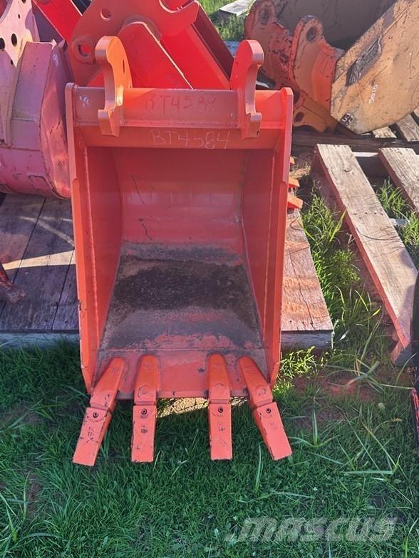 Kubota BT4584 Mini Pale Gommate