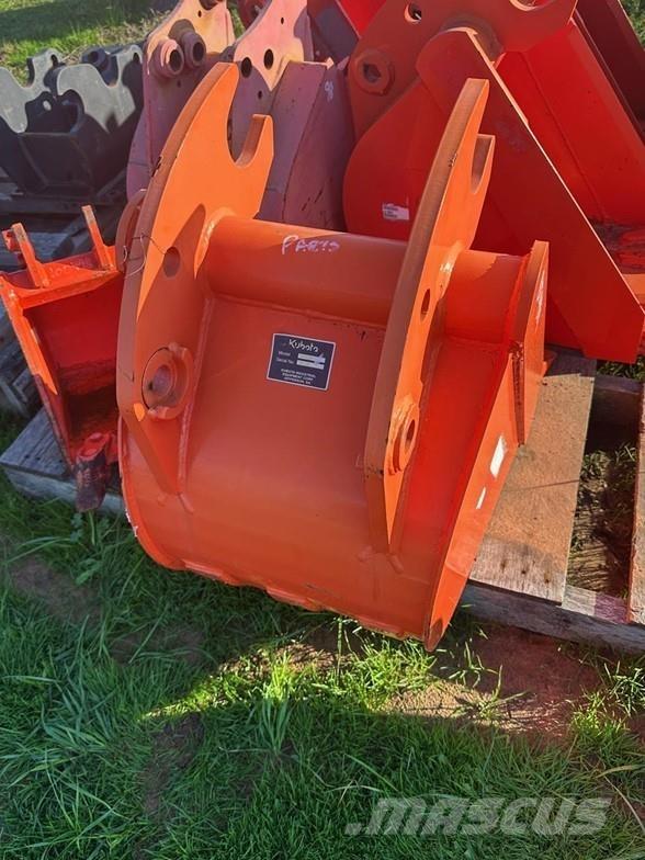 Kubota BT4584 Mini Pale Gommate