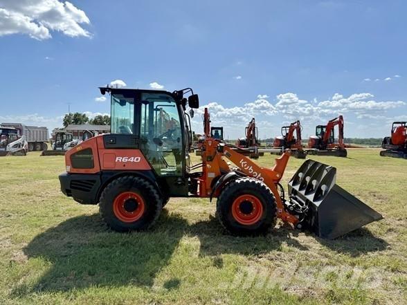 Kubota R640 Pale gommate