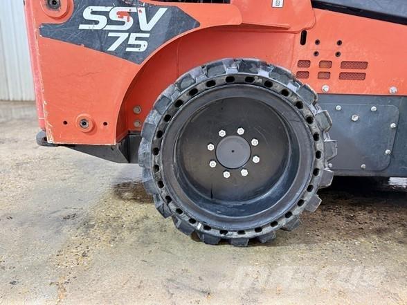 Kubota SSV75 Mini Pale Gommate