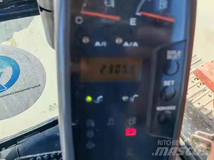 Hitachi ZX135 Escavatori cingolati