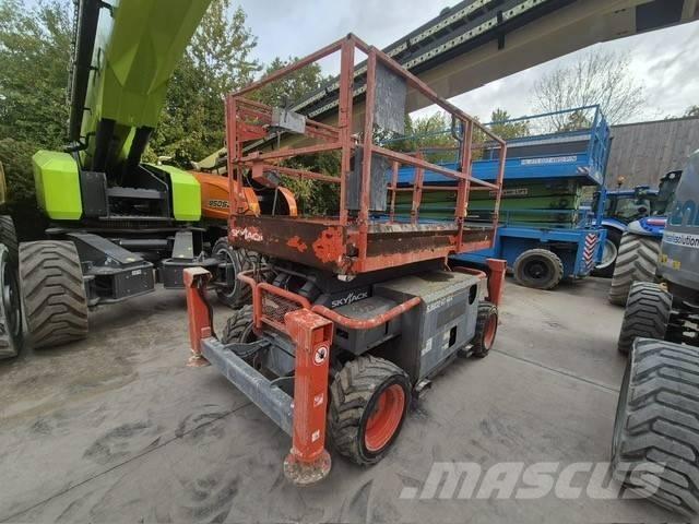 SkyJack 6832RT Piattaforme a pantografo