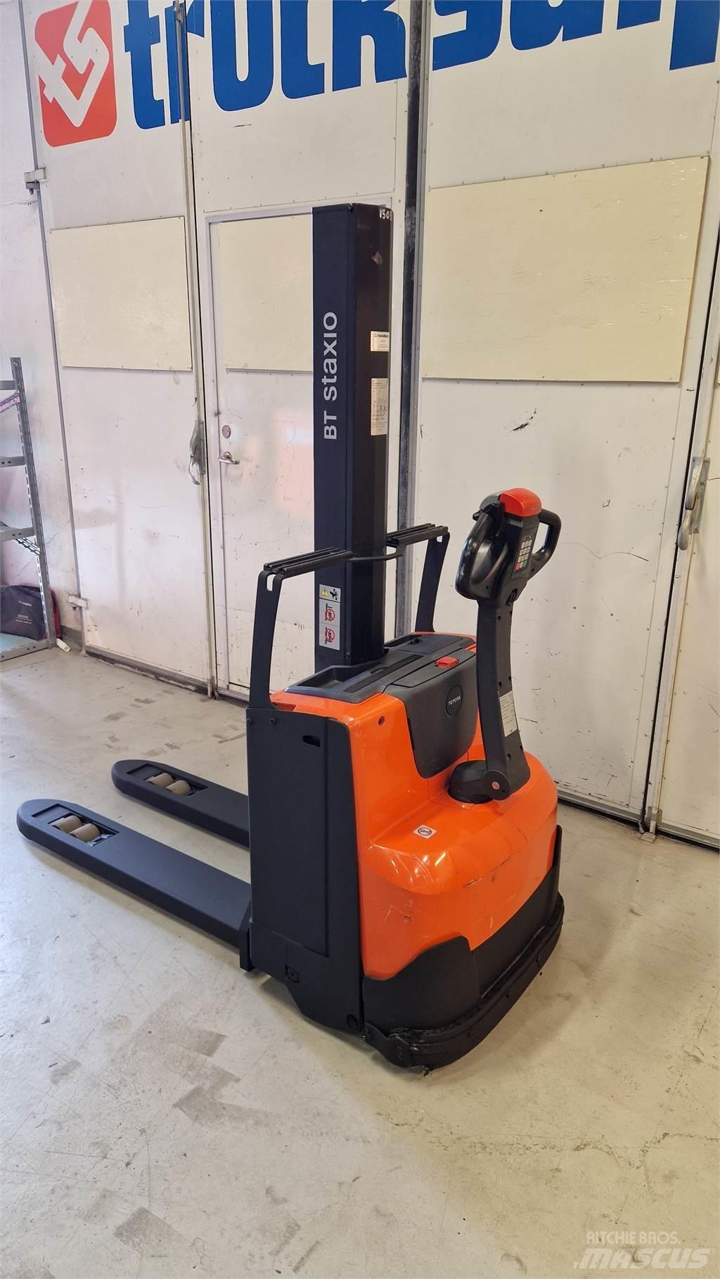 Toyota SWE080L Transpallet uomo a terra