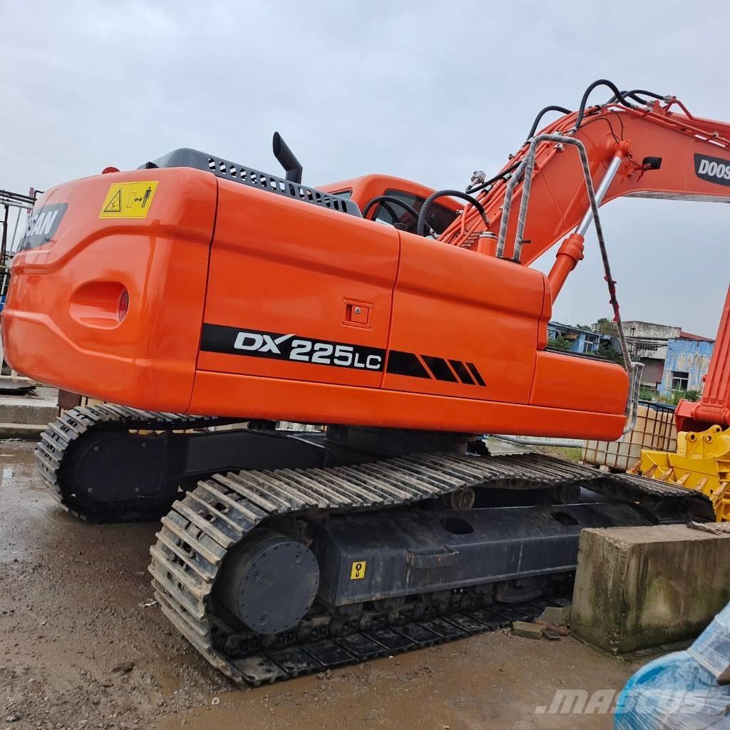 Doosan DX 225 Escavatori cingolati