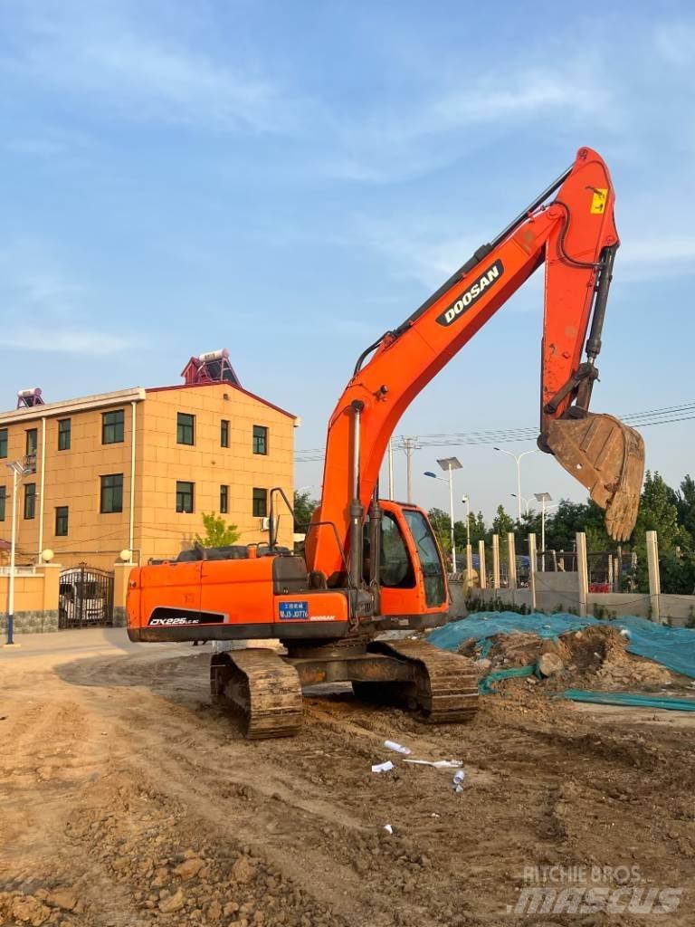Doosan DX225LC-9C Escavatori cingolati