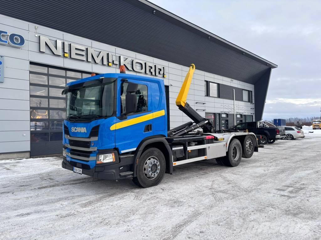 Scania P 360 Camion con gancio di sollevamento
