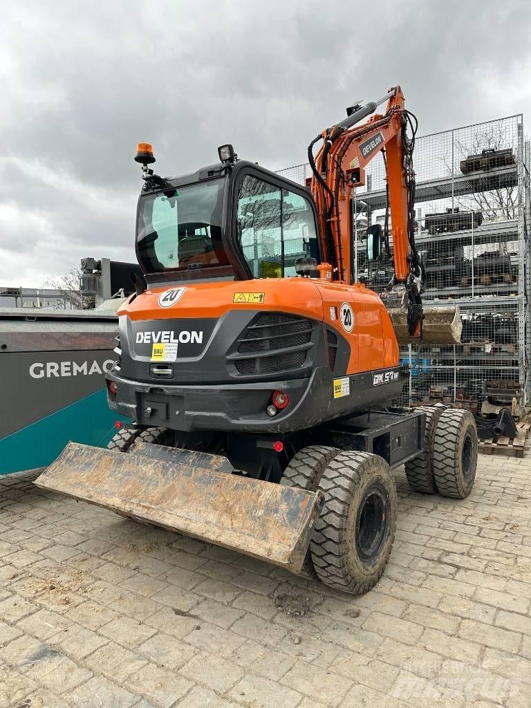 Develon DX 57 W-7 Escavatori gommati