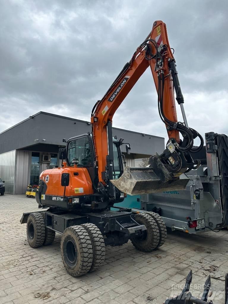 Develon DX 57 W-7 Escavatori gommati
