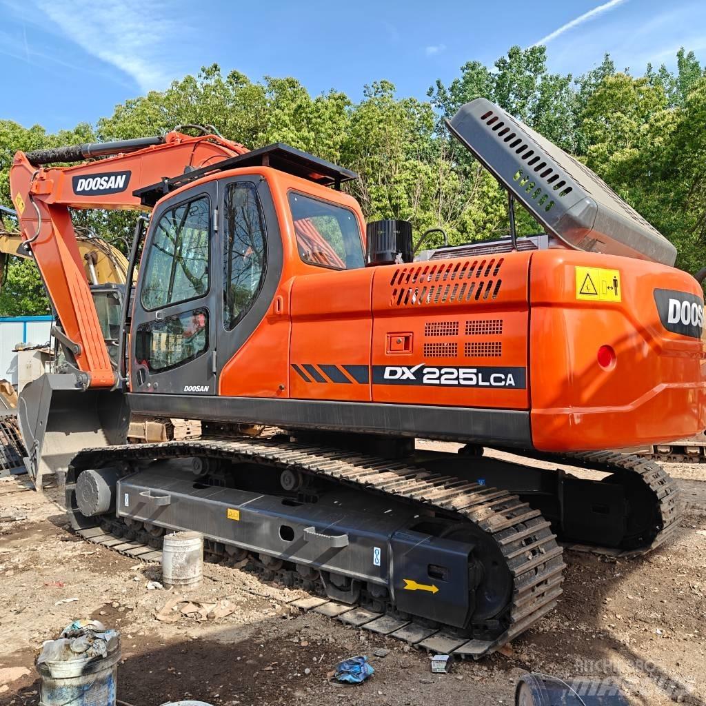 Doosan DX 225 LCA Escavatori cingolati
