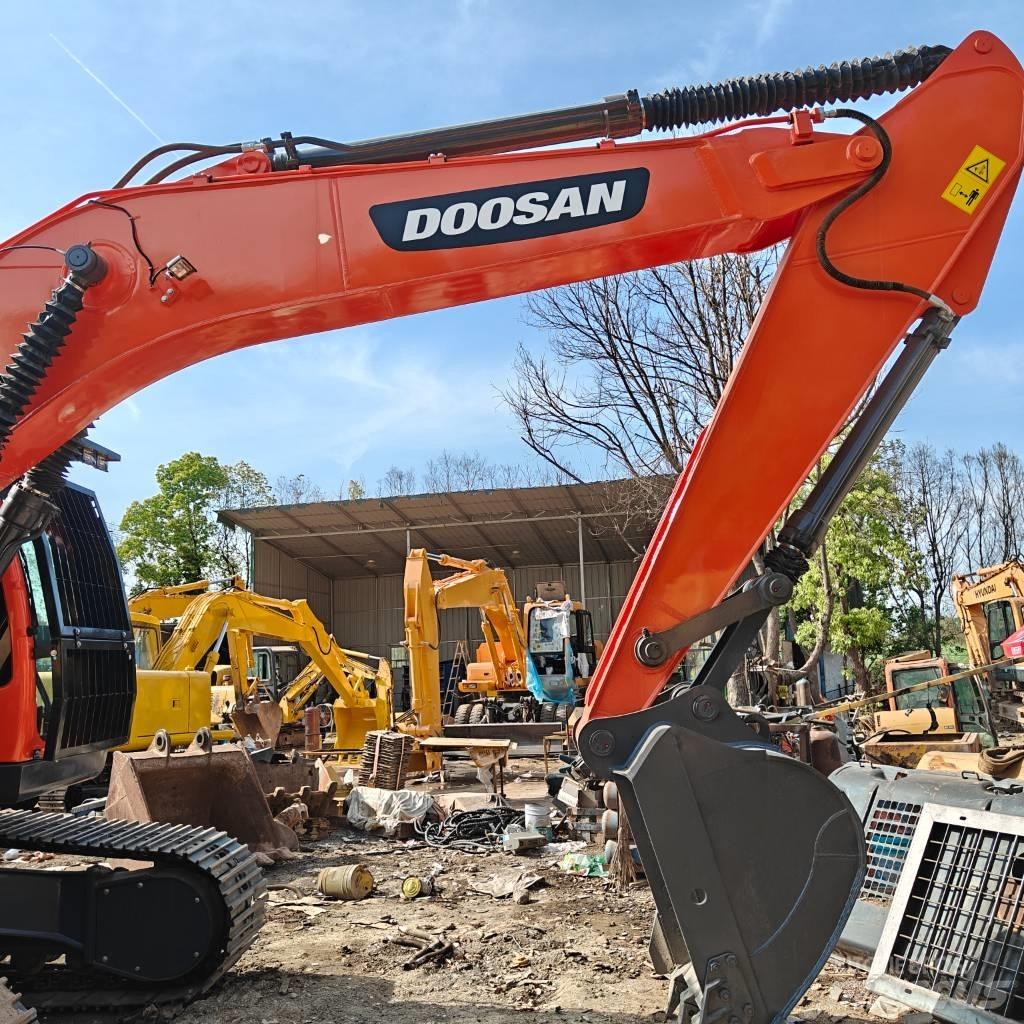 Doosan DX 225 LCA Escavatori cingolati