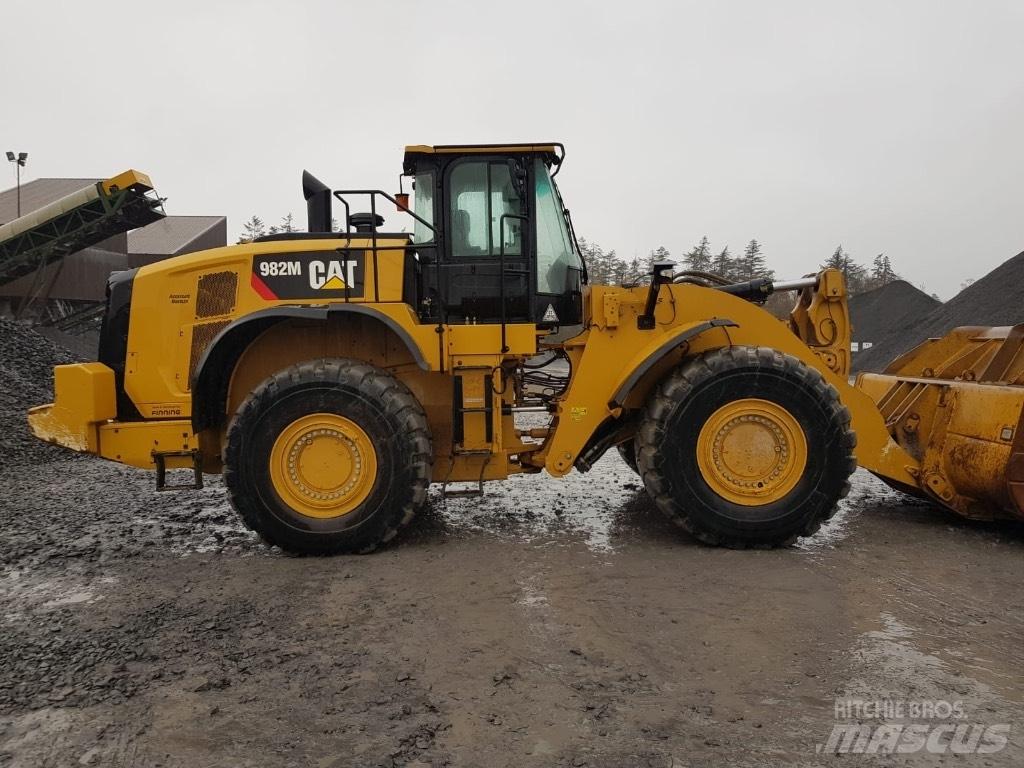 CAT 982m Pale gommate