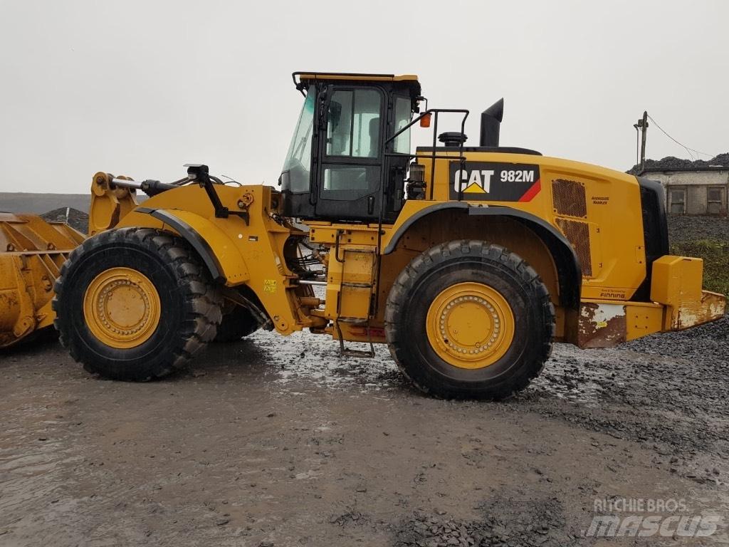 CAT 982m Pale gommate