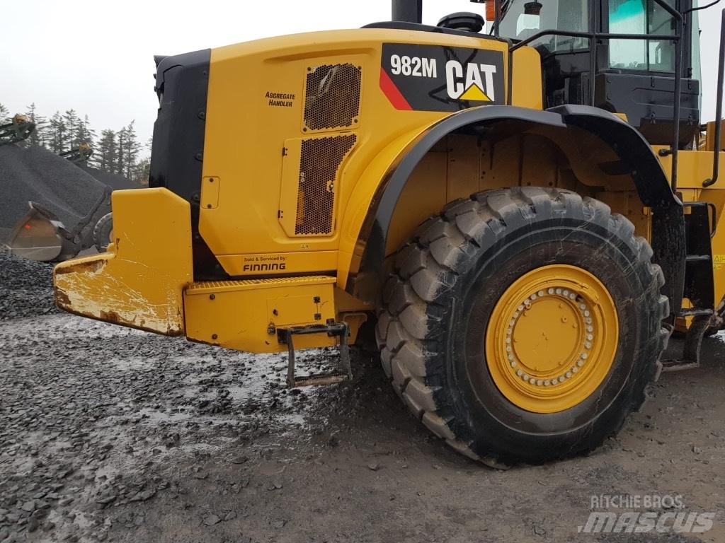 CAT 982m Pale gommate