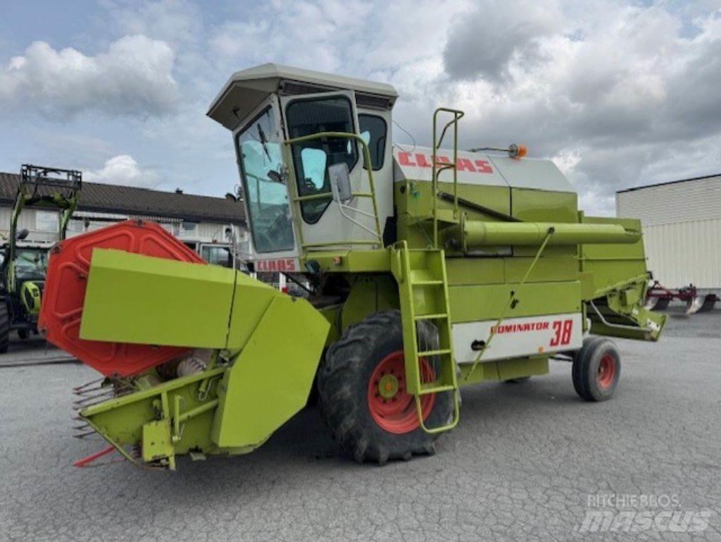 CLAAS Dominator 38 Mietitrebbiatrici