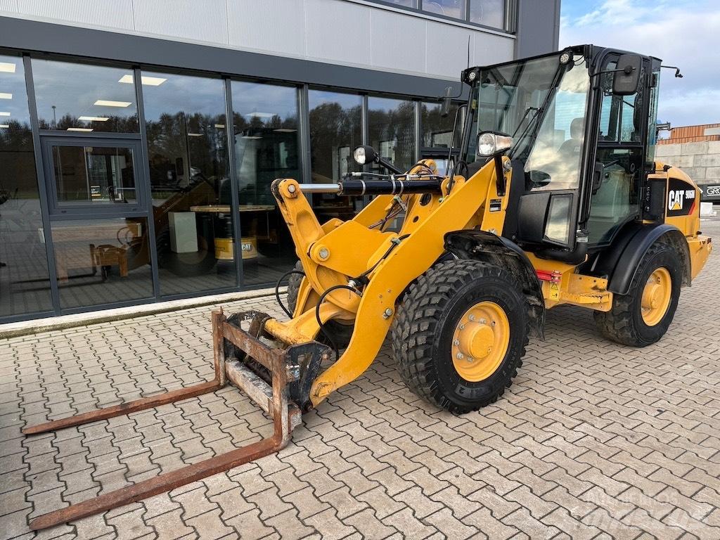 CAT 906M Pale gommate