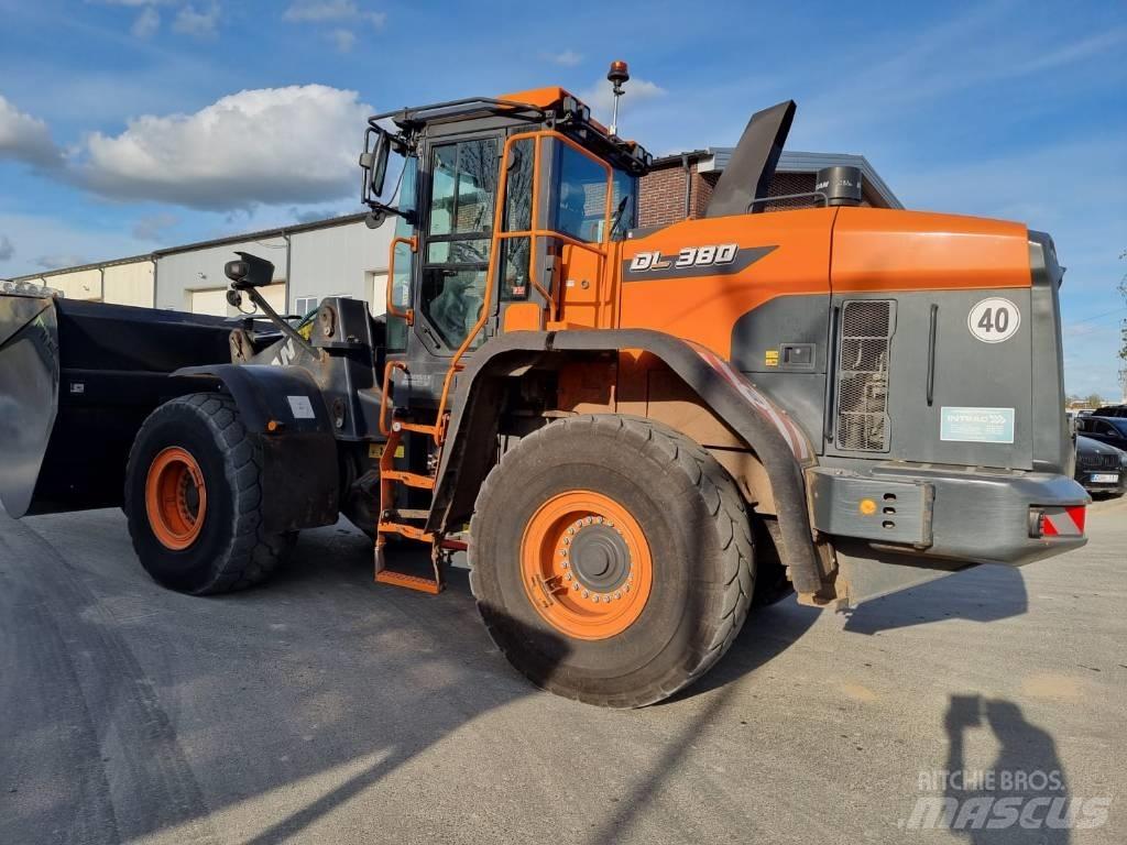 Doosan DL 380-7 Pale gommate