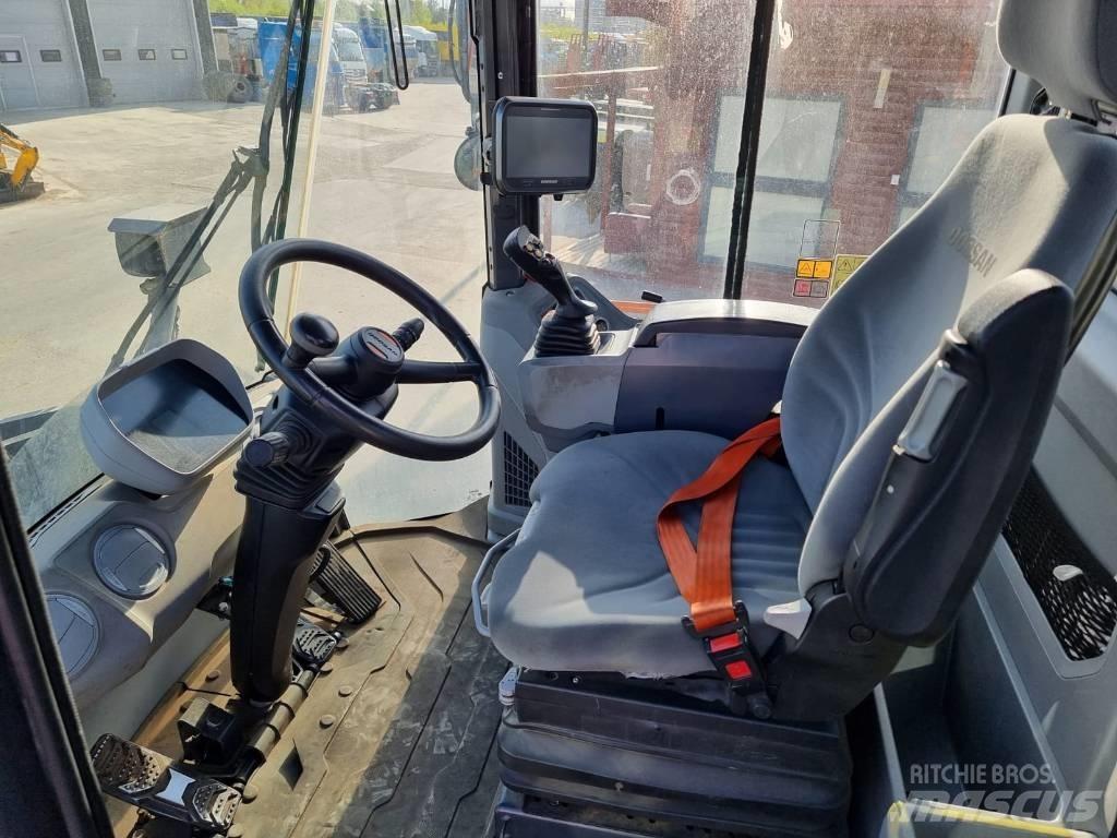 Doosan DL 380-7 Pale gommate