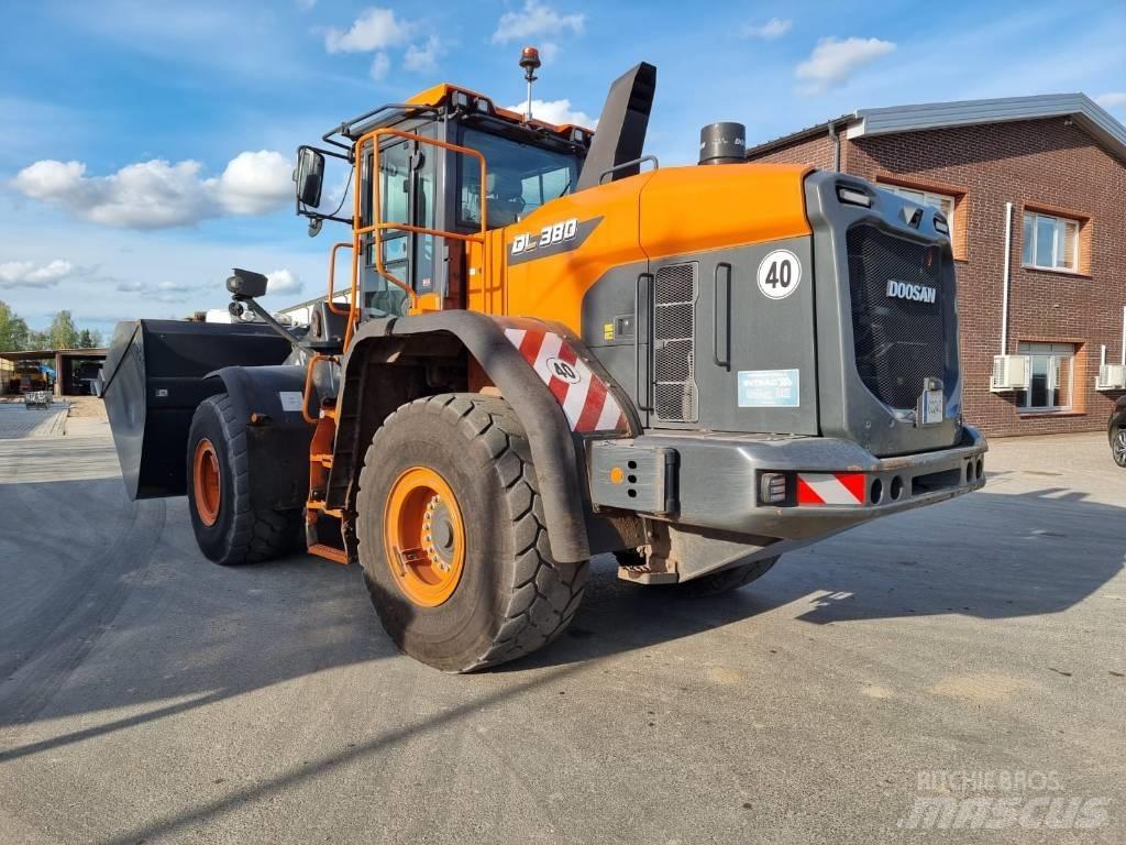 Doosan DL 380-7 Pale gommate