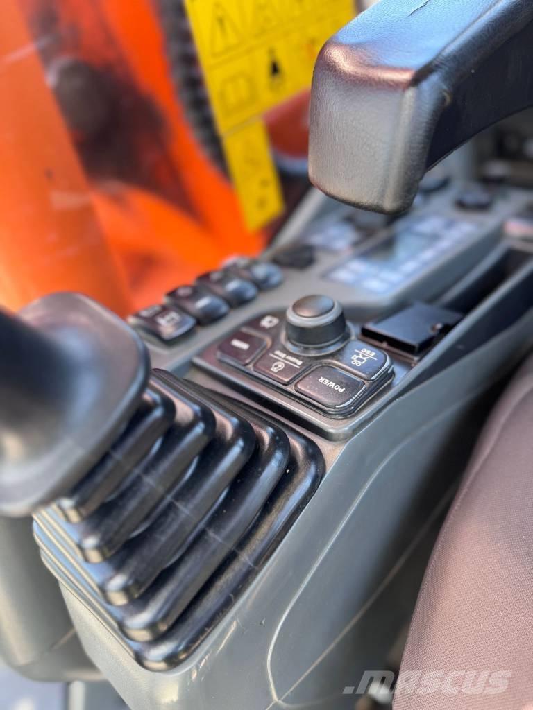 Doosan DX 140 W-3 Escavatori gommati