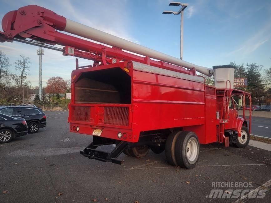 International 4700 Piattaforme autocarrate