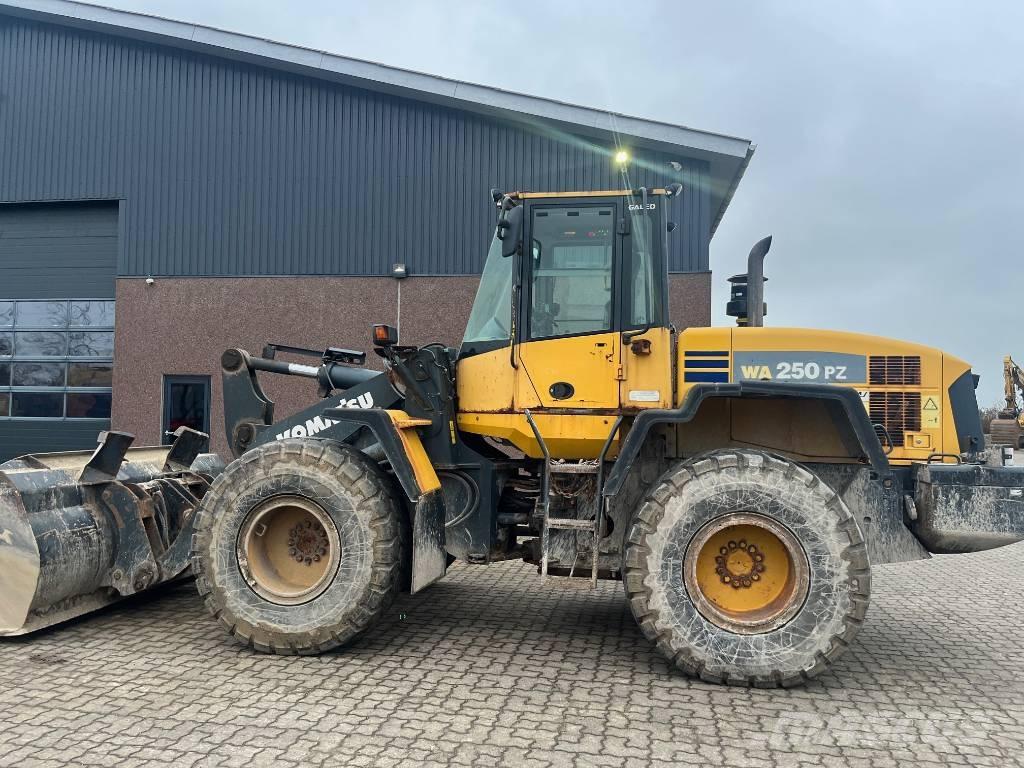 Komatsu WA 250 PZ-5 Pale gommate