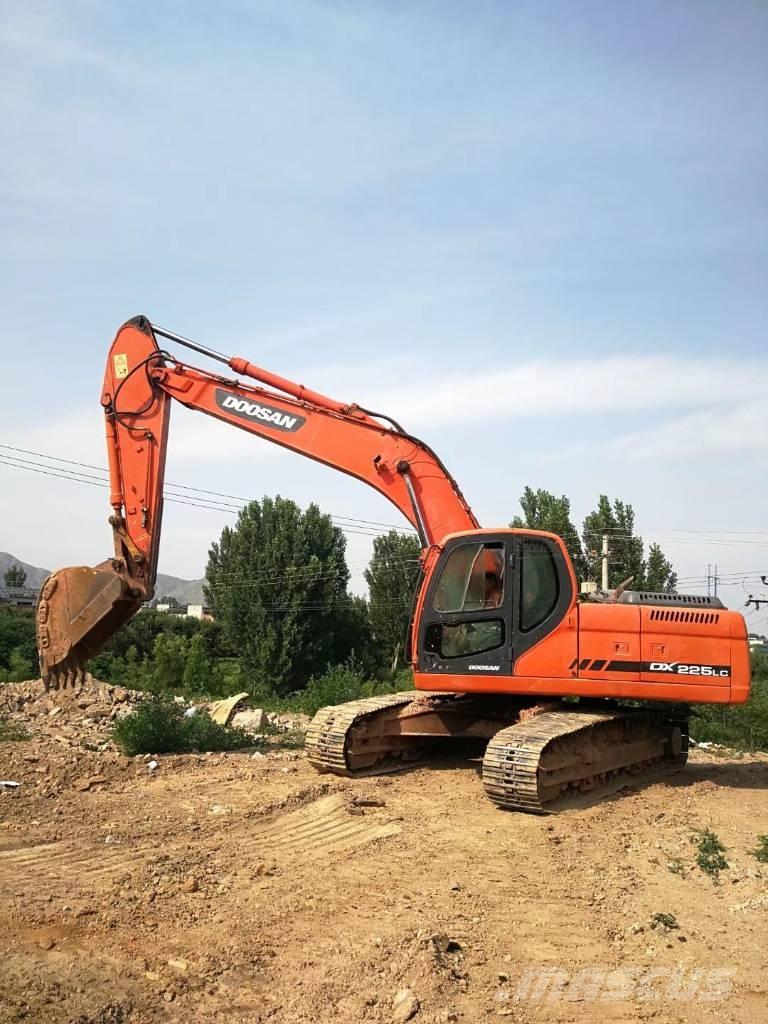 Doosan dx225 Escavatori cingolati