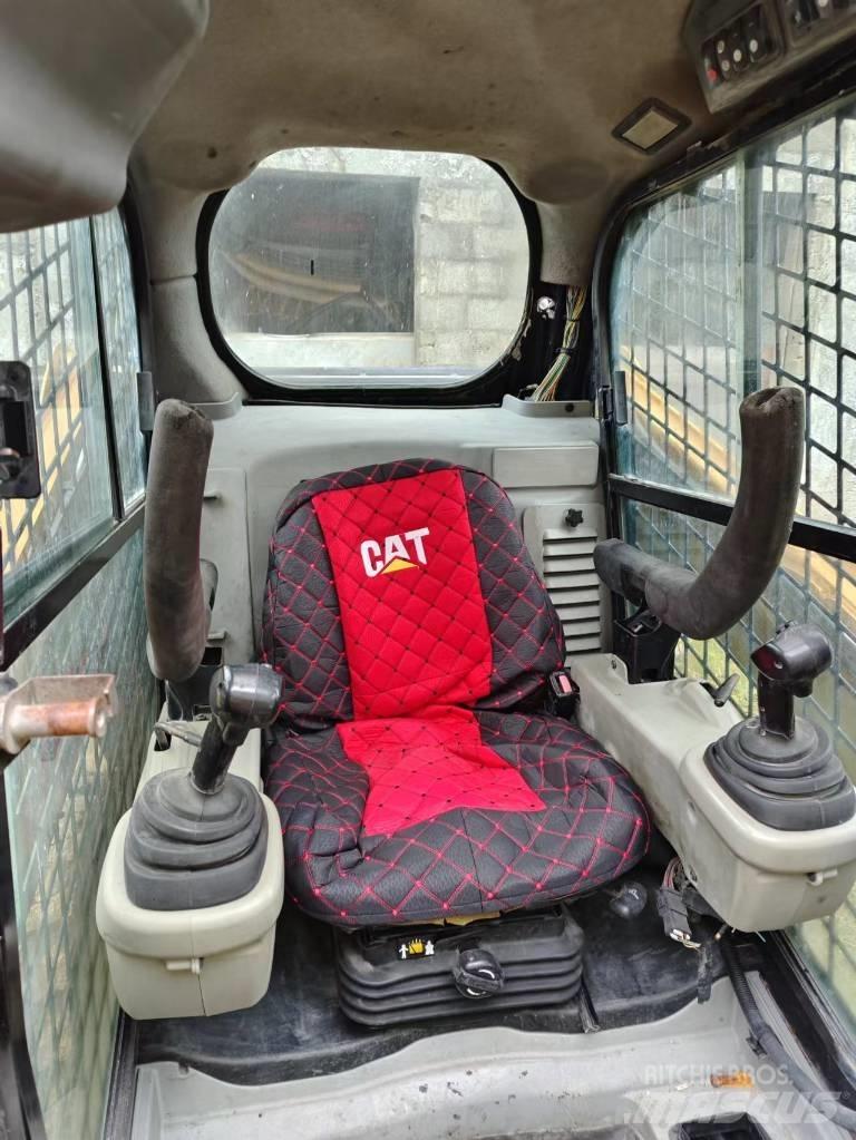 CAT 246C Mini Pale Gommate