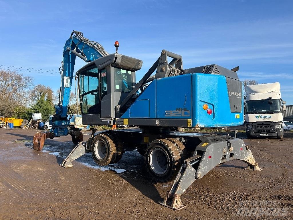 Fuchs MHL 320 T4F Movimentazione rifiuti