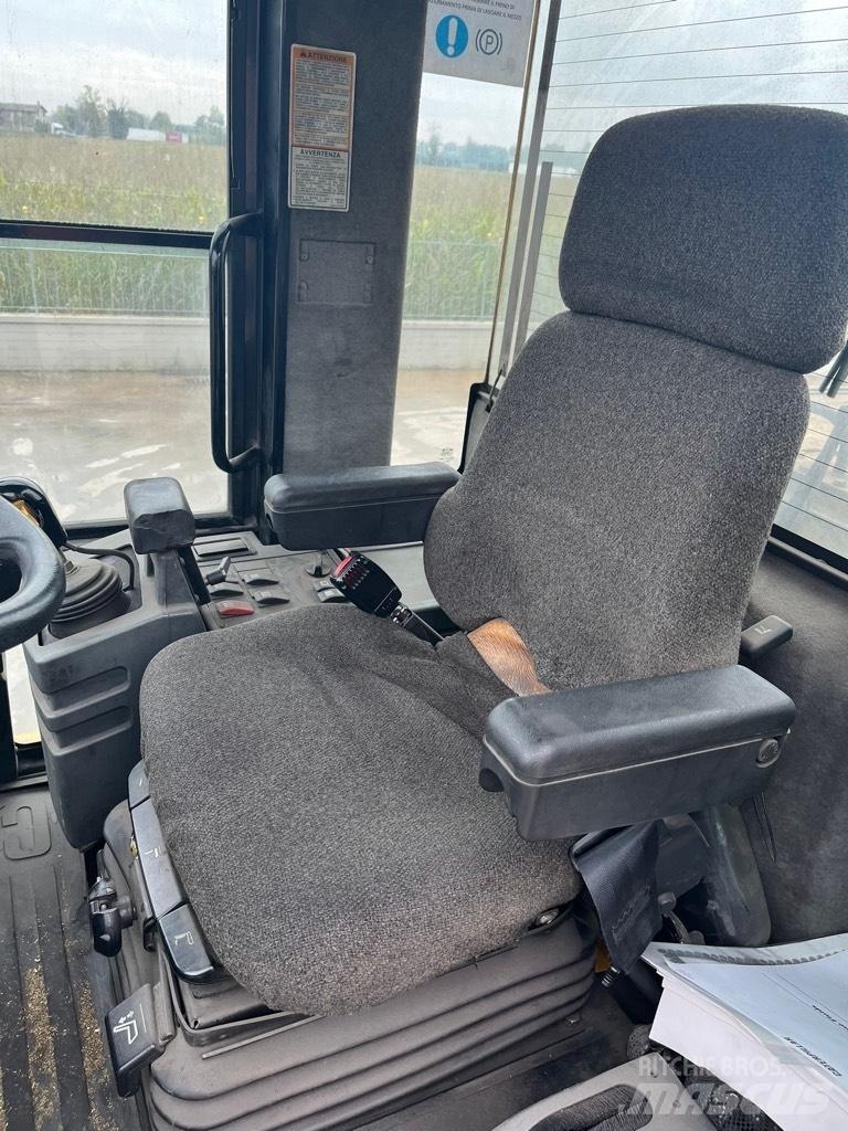 CAT 928 G Pale gommate