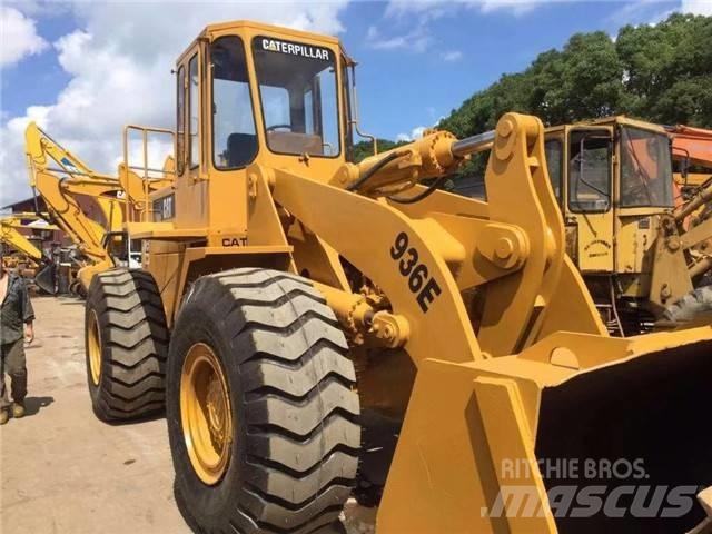 CAT 936 E Pale gommate