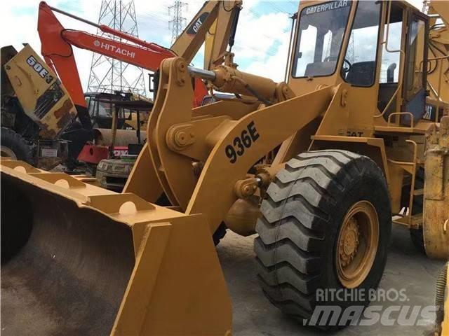 CAT 936 E Pale gommate