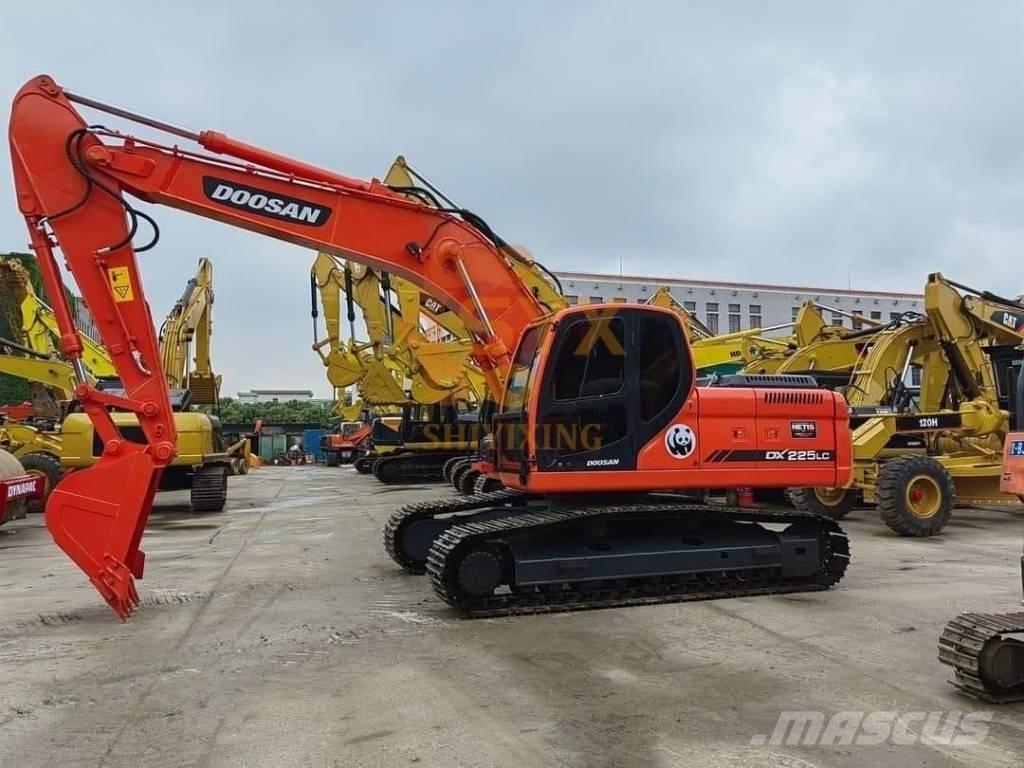 Doosan DX 225 LC Escavatori cingolati