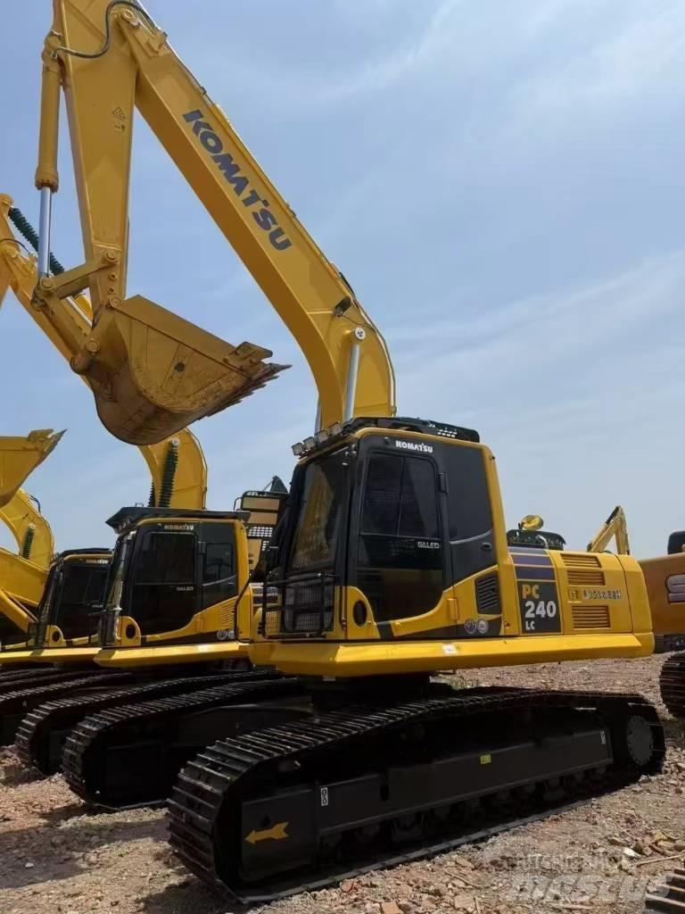 Komatsu 240LC-8 Escavatori cingolati