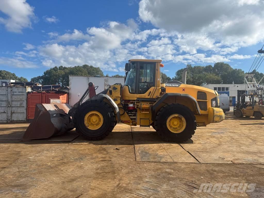 Volvo L 120 G Pale gommate