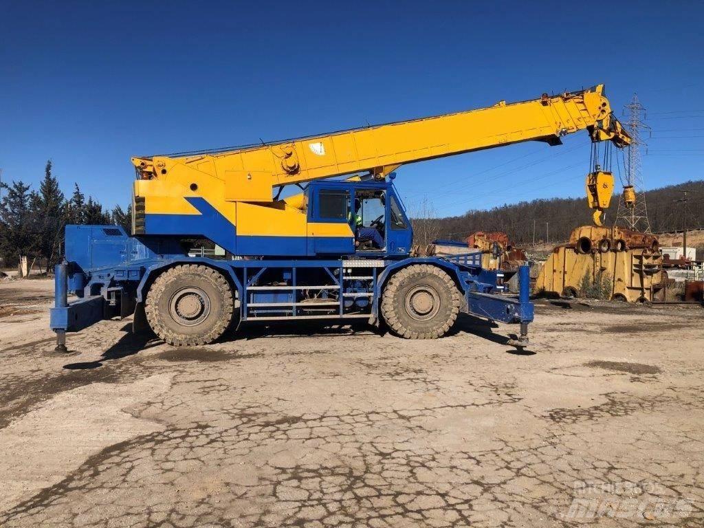 Kobelco RK 450 Gru per terreni difficili
