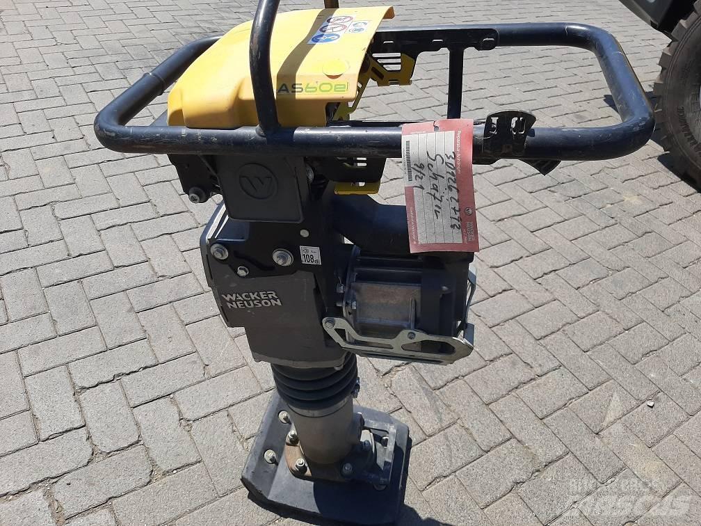 Wacker Neuson AS60e Vibrocostipatore verticale