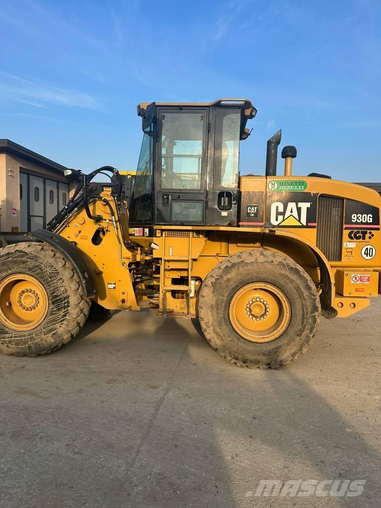 CAT 930 G Pale gommate