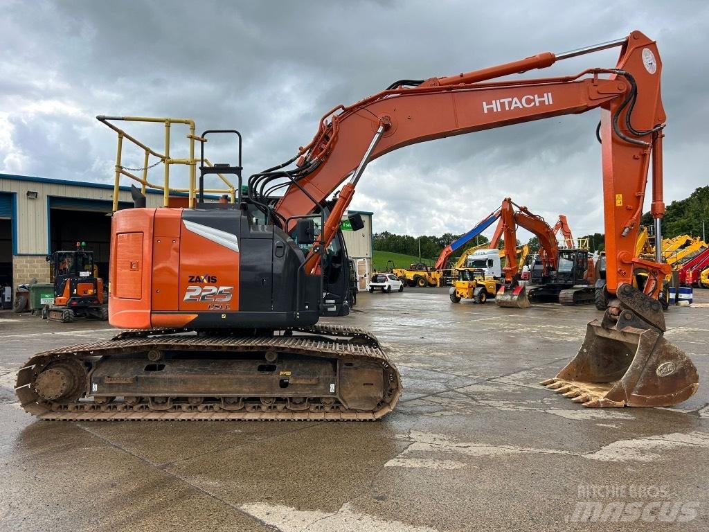 Hitachi ZX225 USLC-7 Escavatori cingolati