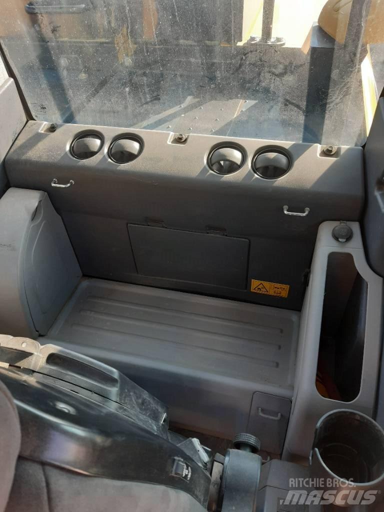 Komatsu PW180-11 Escavatori gommati