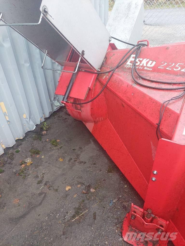 Esko 2252 H Spazzaneve