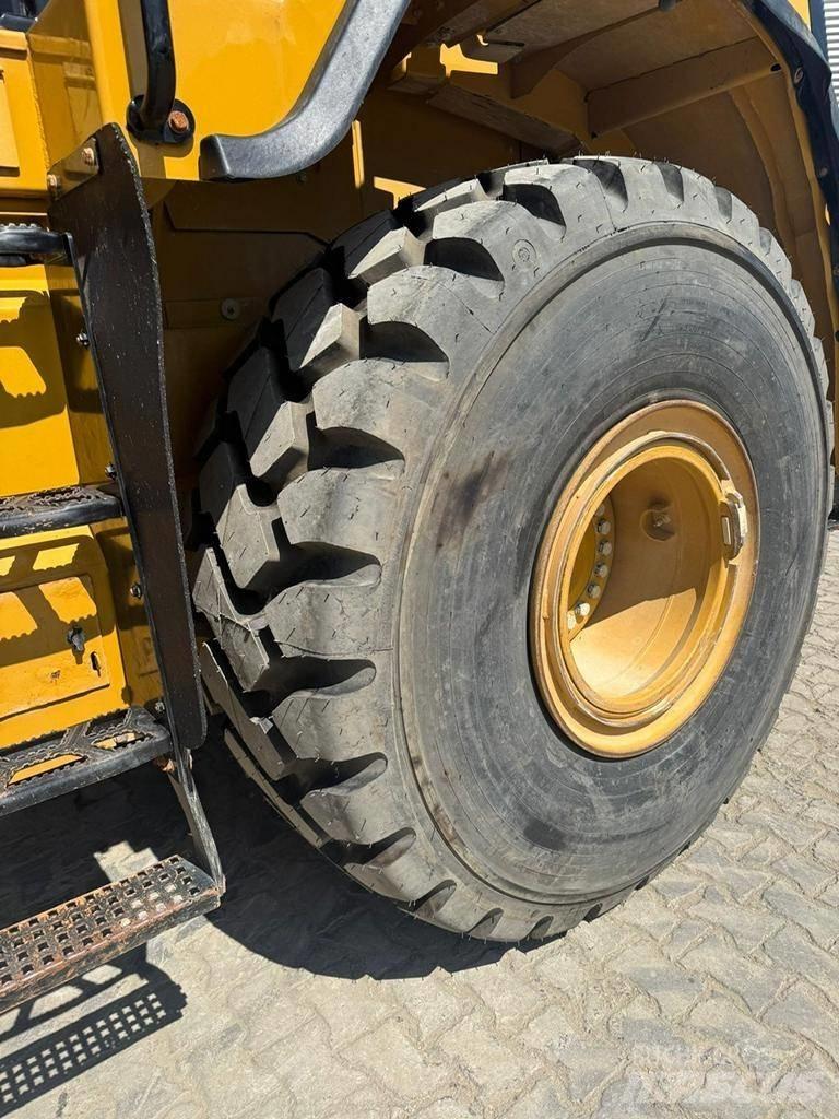 CAT 966 K Pale gommate